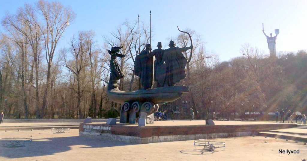 Паметник на основателите до Днепър